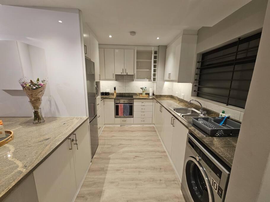 Apartment In Camps Bay Cape Town